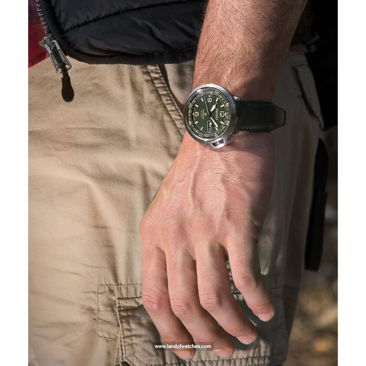 Seiko Men's wrist watch SRPD33K1S a luminous watch alongside originality and quality