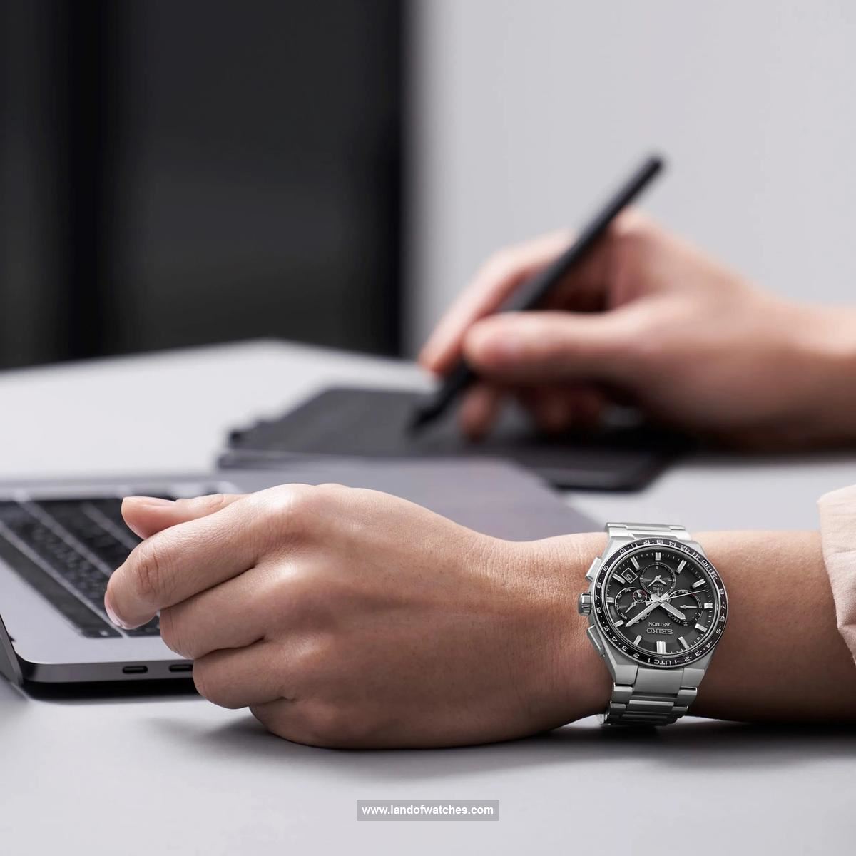 ساعت المعصم للرجال سیکو طراز SSH111J1 ساعة واحدة مزدوجة الزمنیه مع تصميم جميل للغاية وحساس.