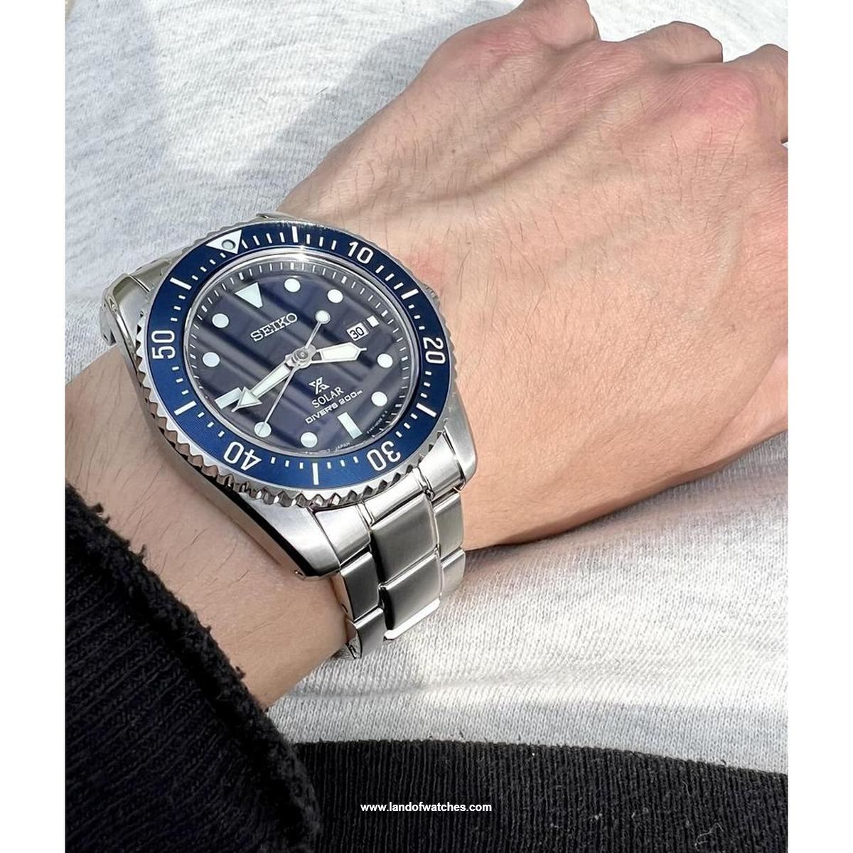 Seiko Men's wrist watch SNE585P1 a daily calendar watch along with professional screen design