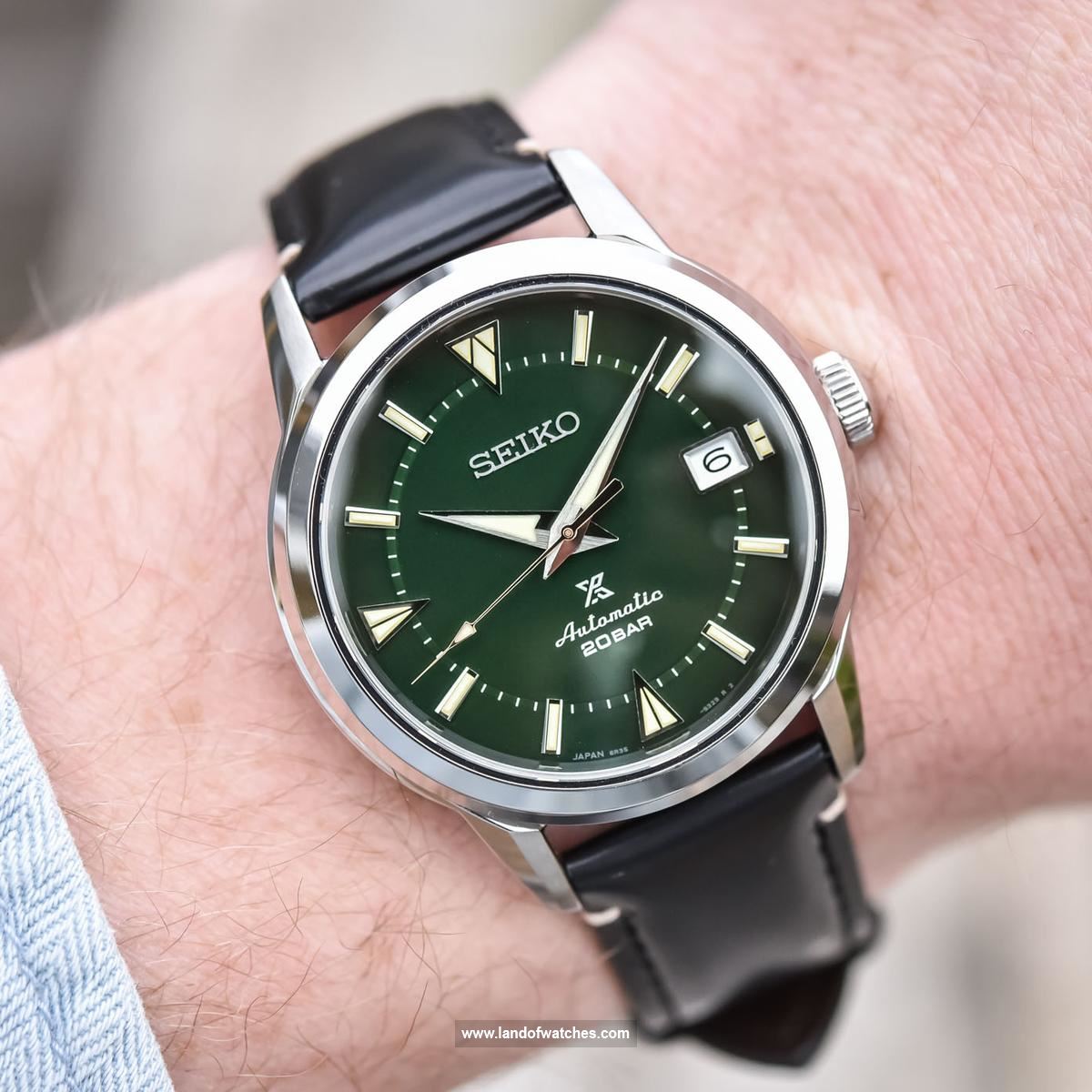 Seiko Men's wrist watch SPB245J1 a daily calendar watch alongside professional design