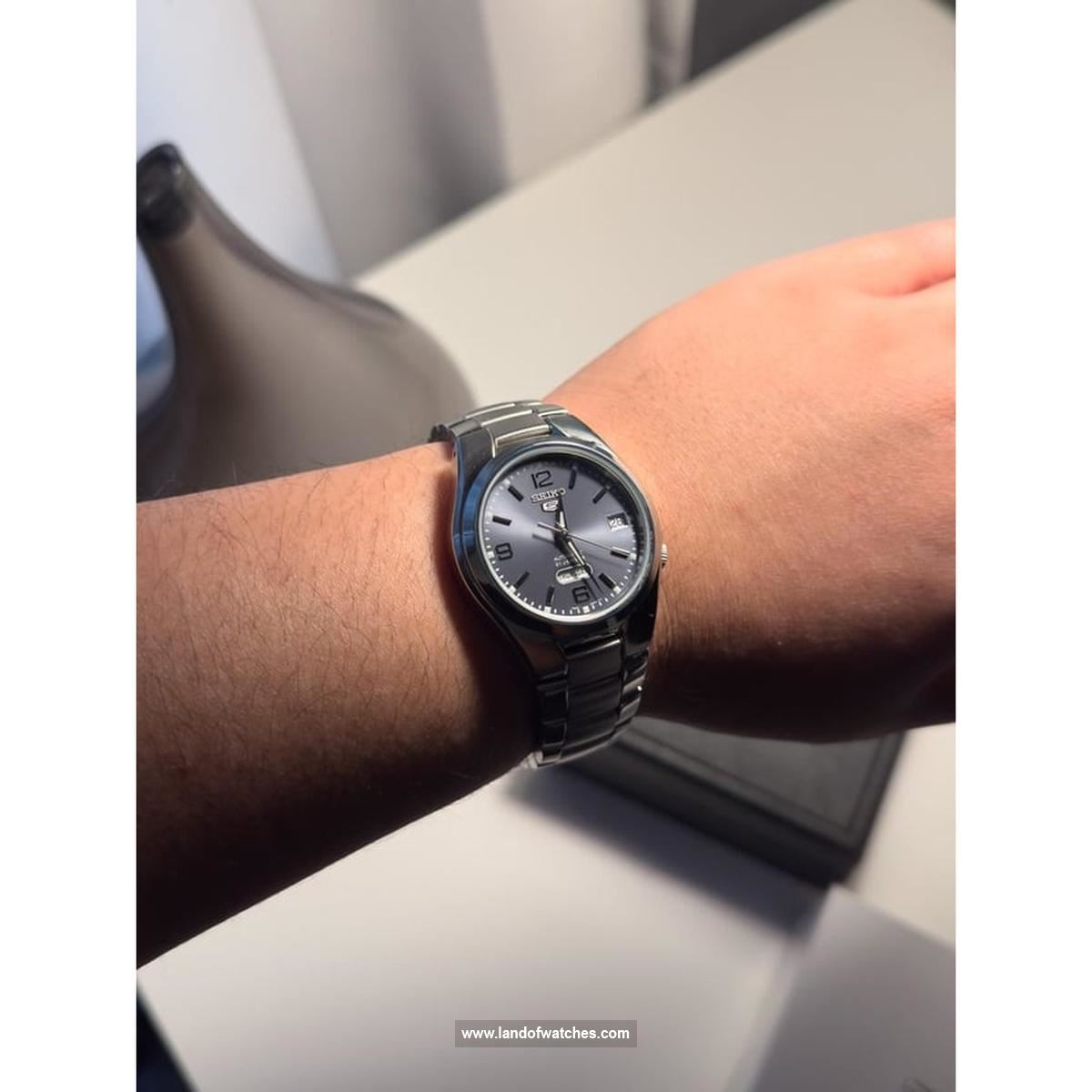 Seiko Men's wrist watch SNK621K1 a weekly calendar watch along with unique design